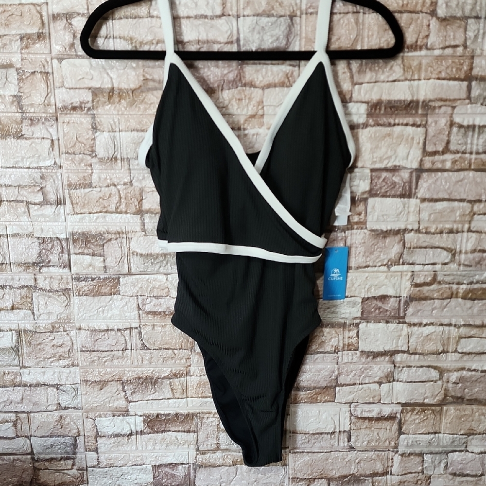 Cupshe Black and White One-Piece Swimsuit Brand New